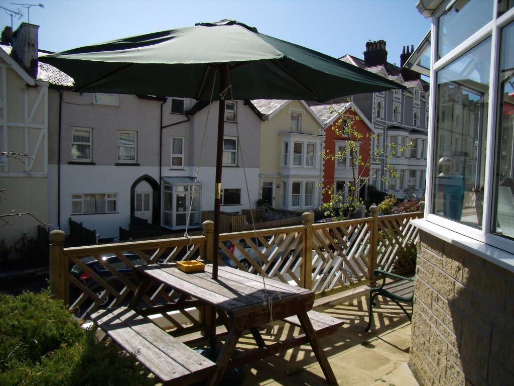 Bed and Breakfast The Chelsea Llandudno Zewnętrze zdjęcie